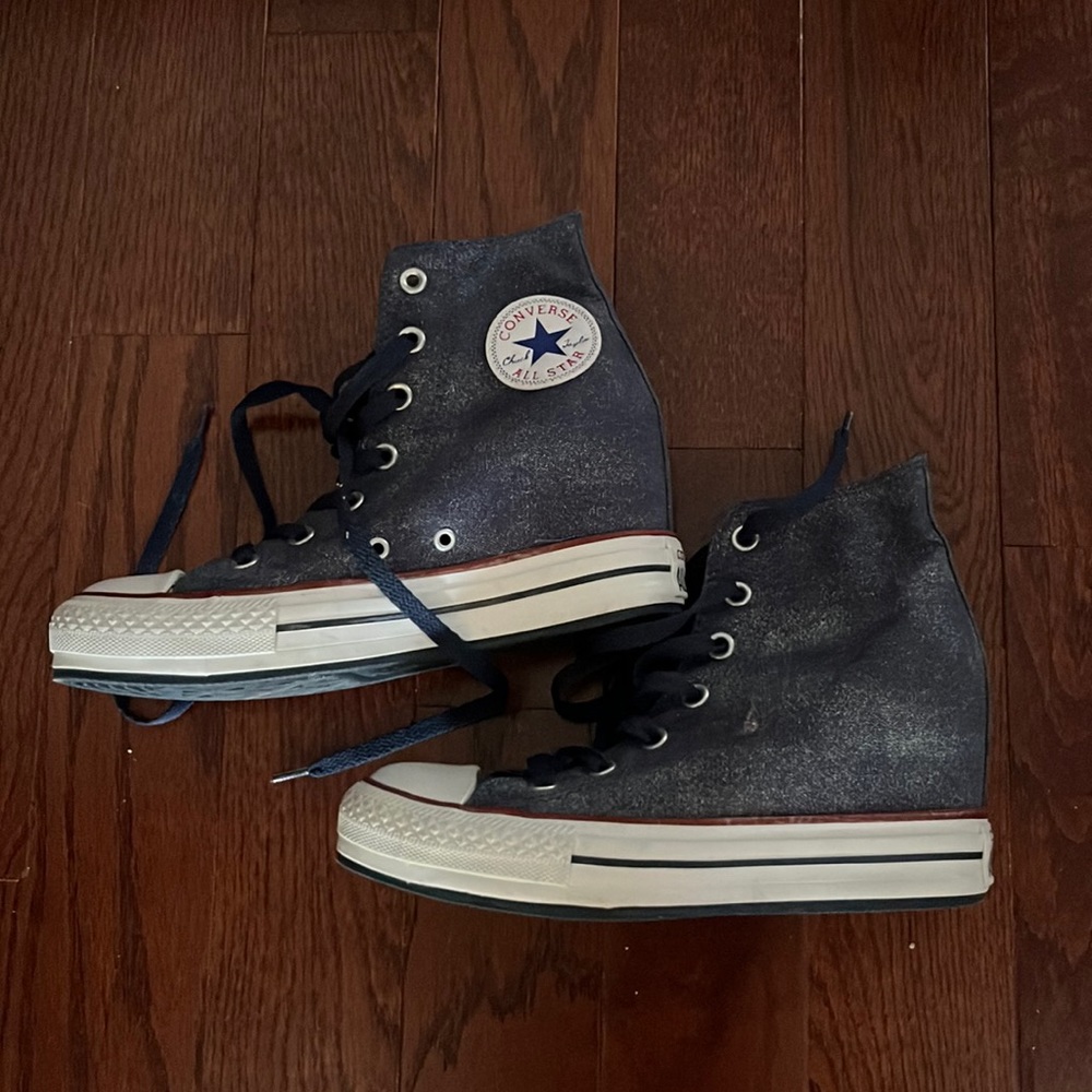 EUC. Bought them used but never worn them. Too big for me. No damage. Clean.